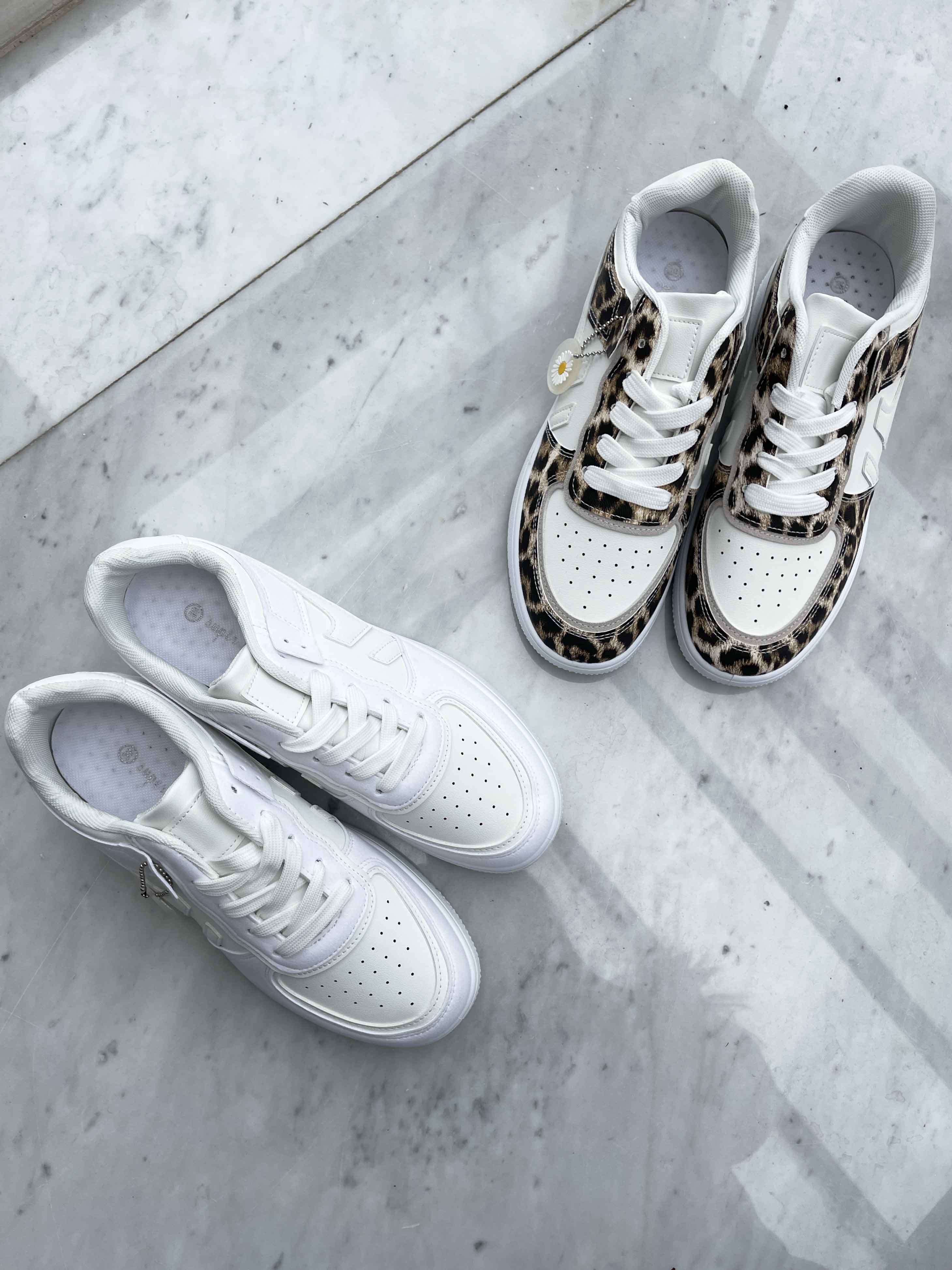 Jules - Hvide sneakers med snørebånd